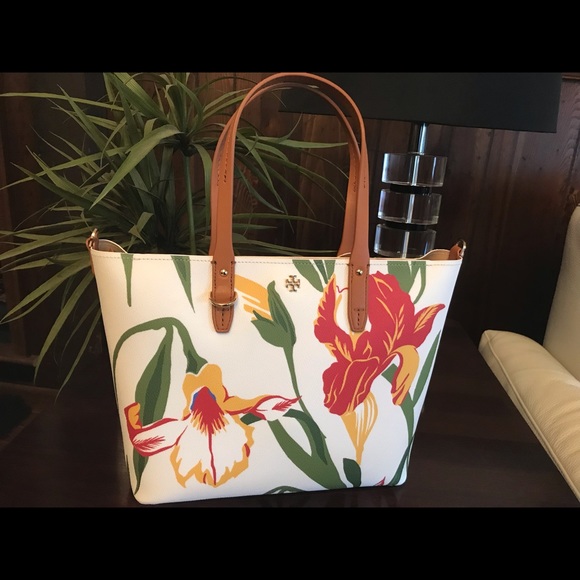 Tory Burch Handbags - TORY BURCH Kerrington Tote